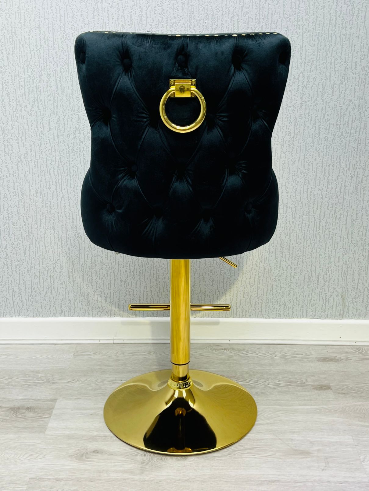 Victoria Knocker Breakfast Stool