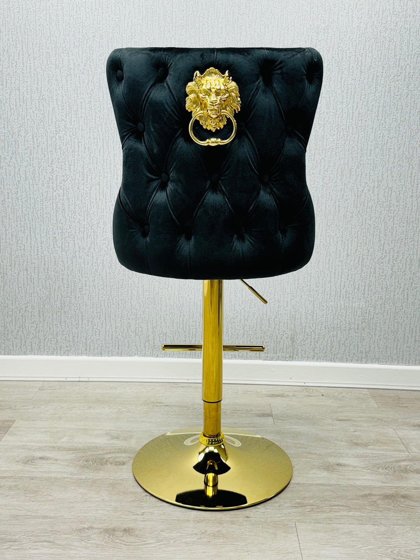 Victoria Knocker Breakfast Stool
