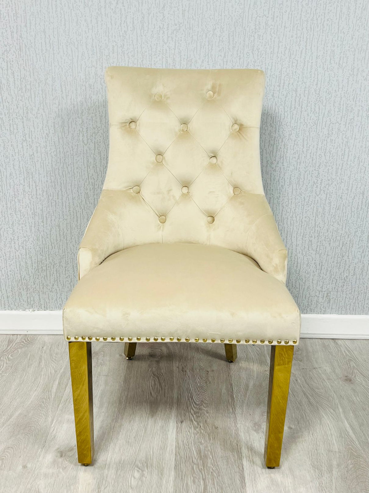 Majestic Ring Knocker Velvet Chair